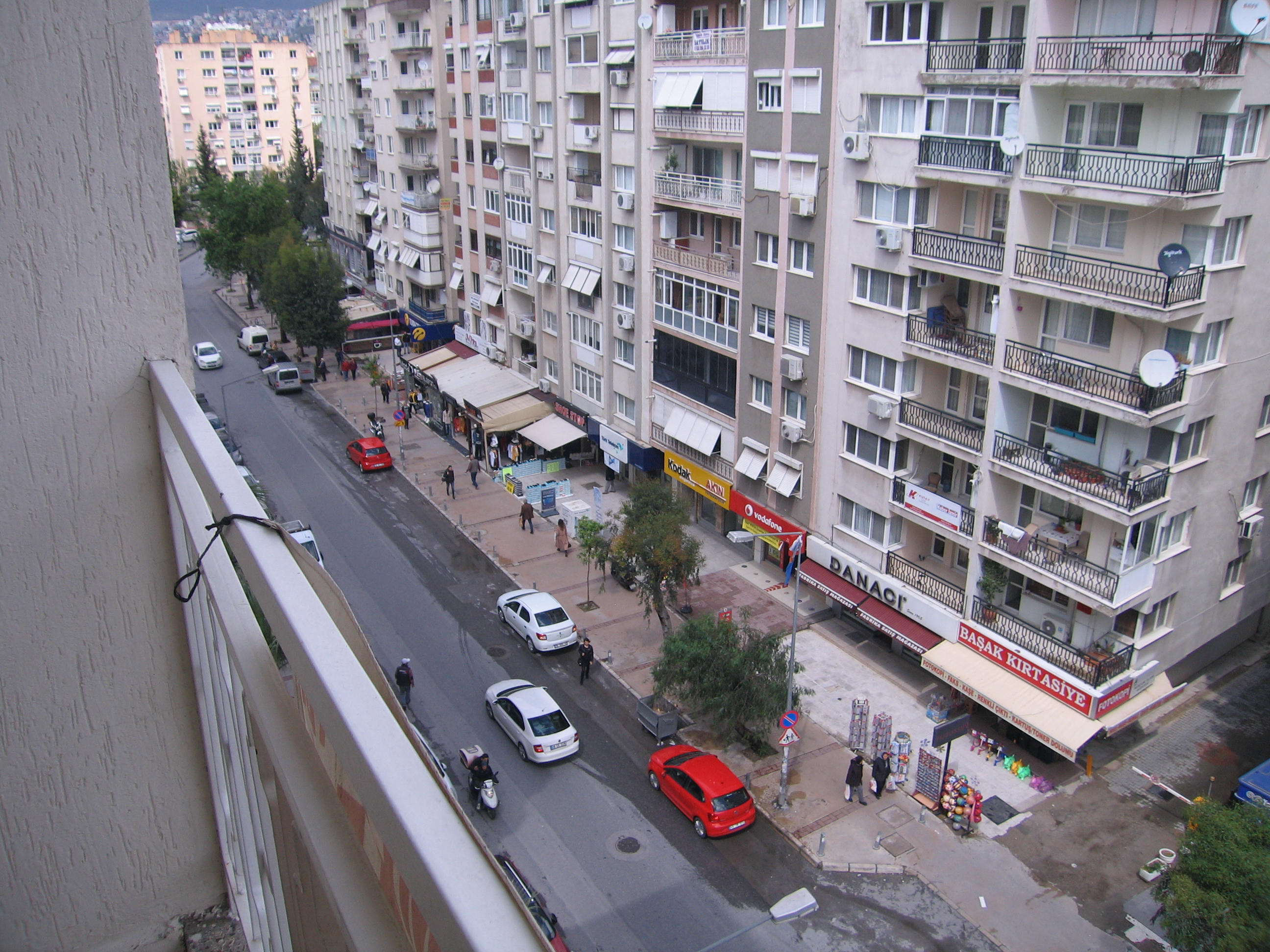 HAŞİM İŞCAN CAD ÜSTÜ BAKIMLI KİRALIK DAİRE İzmir Güler Emlak